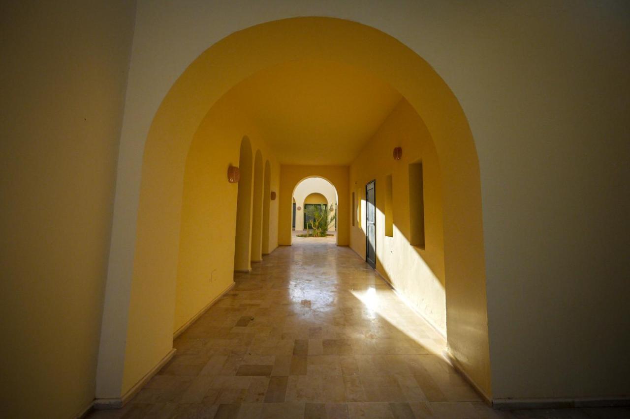 Hotel Pansy Qasr Ghilan Eksteriør billede