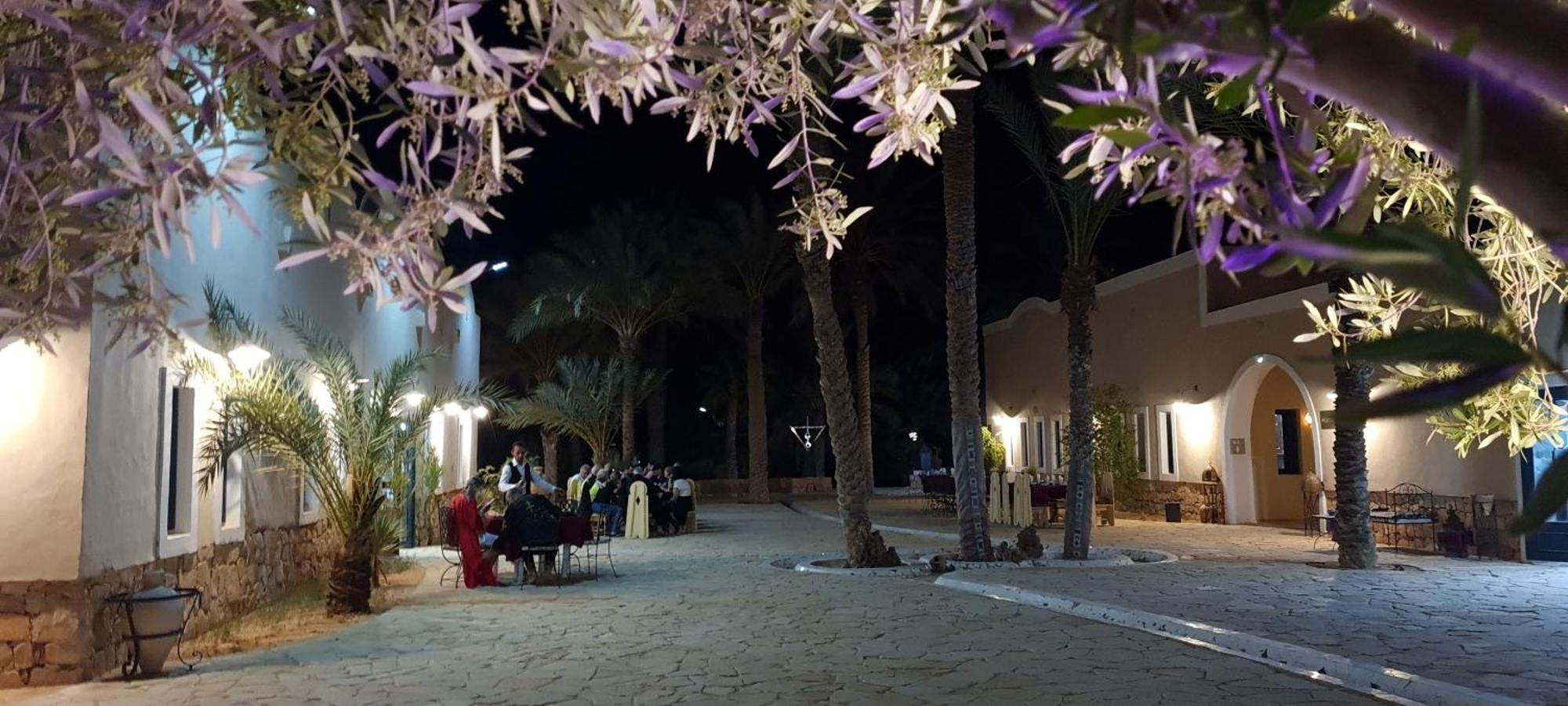 Hotel Pansy Qasr Ghilan Eksteriør billede